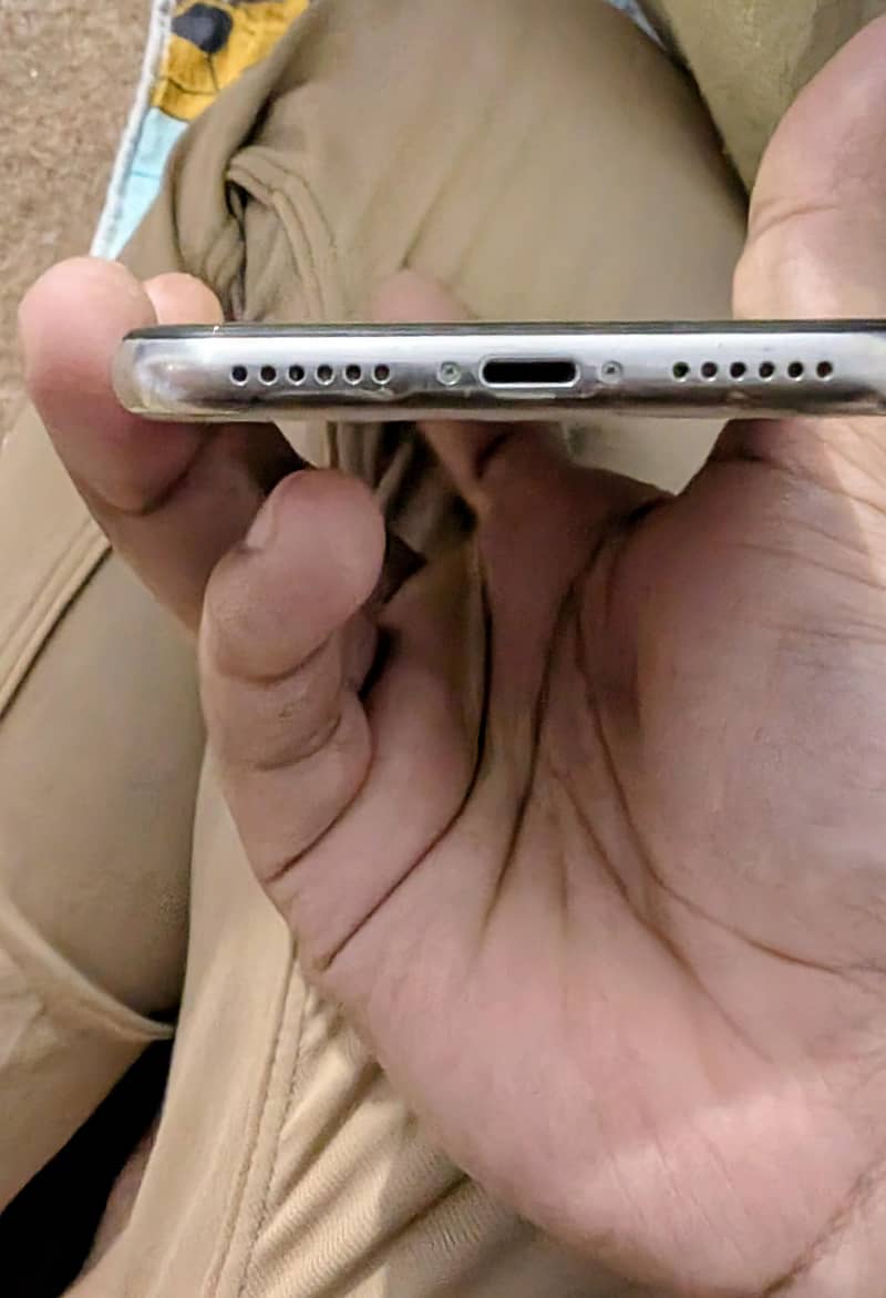 Apple iPhone X 3