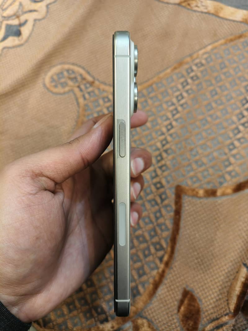 Apple iPhone 15 Pro Max 1