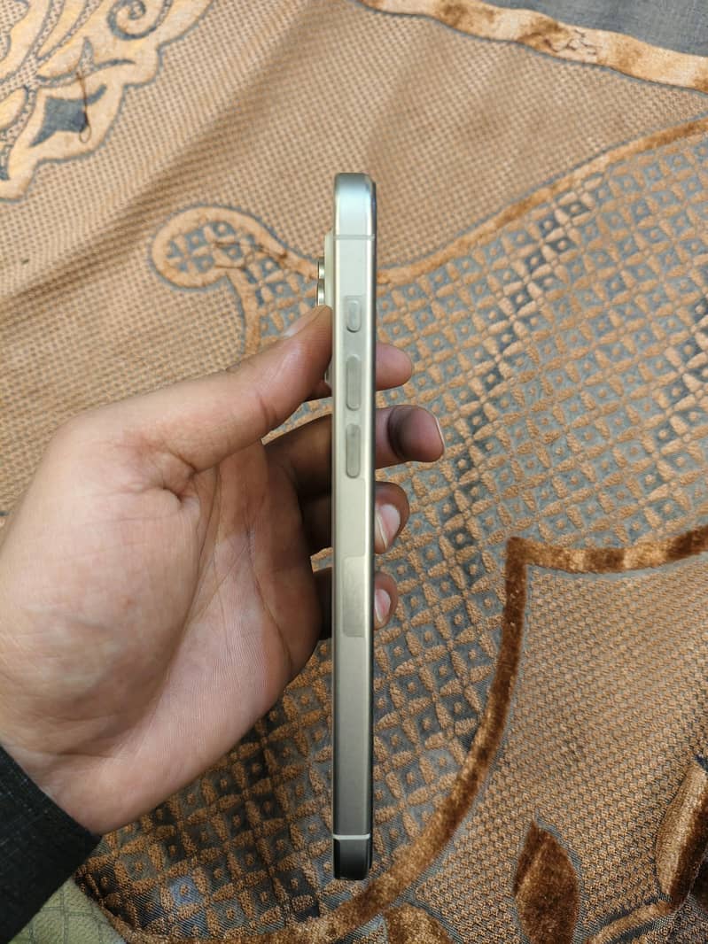 Apple iPhone 15 Pro Max 3