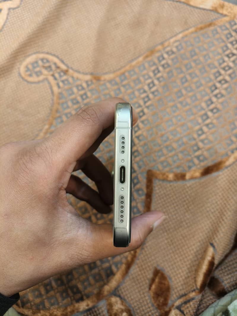 Apple iPhone 15 Pro Max 5