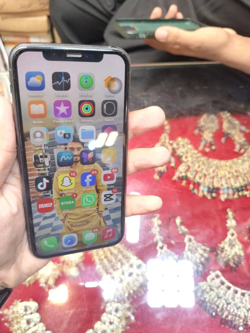 Apple iPhone 11 Pro 1