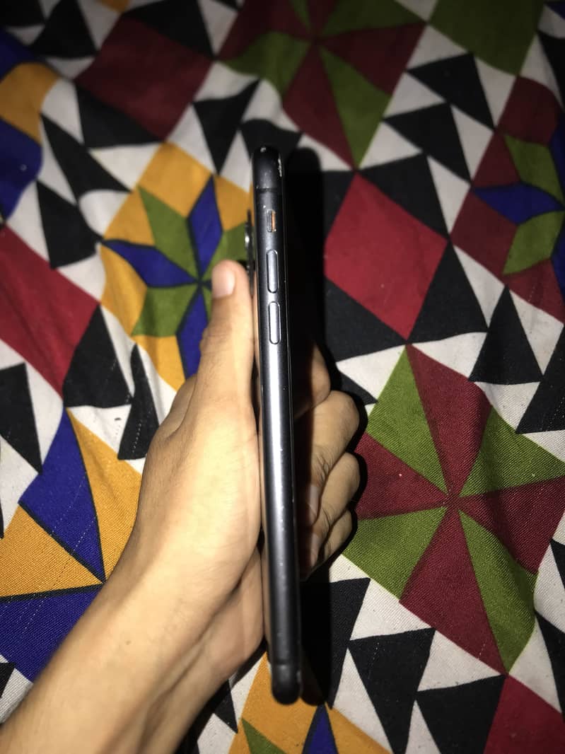 Apple iPhone 11 3