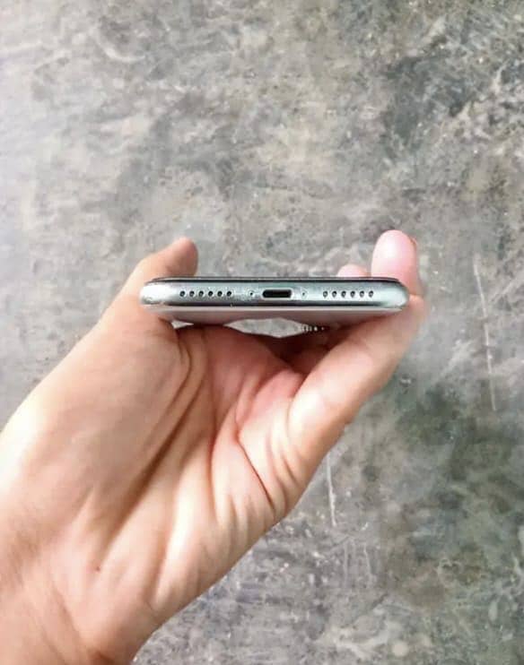 Apple iPhone X 3
