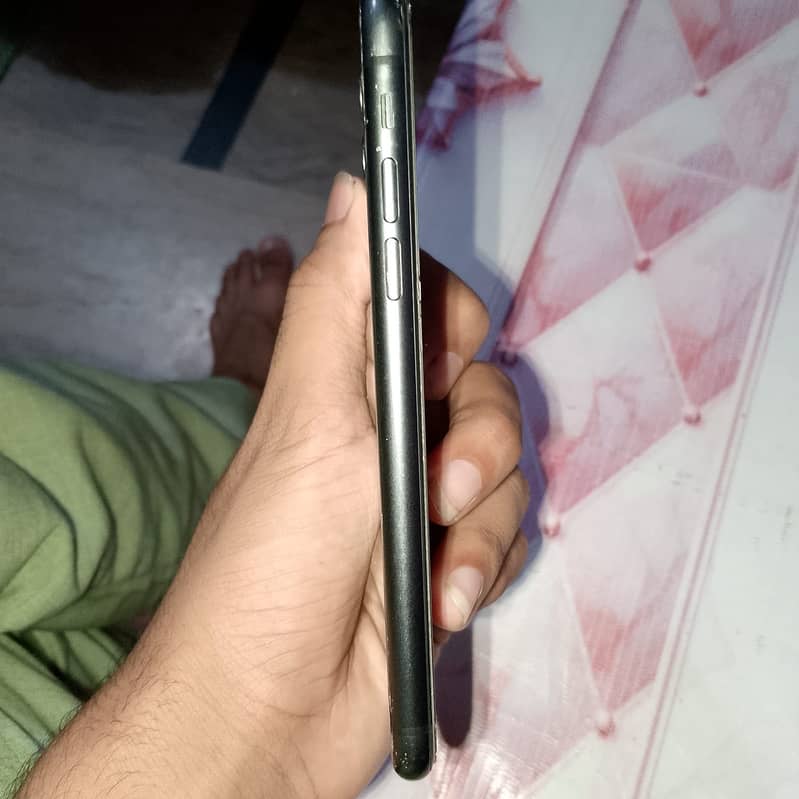 Apple iPhone 11 3
