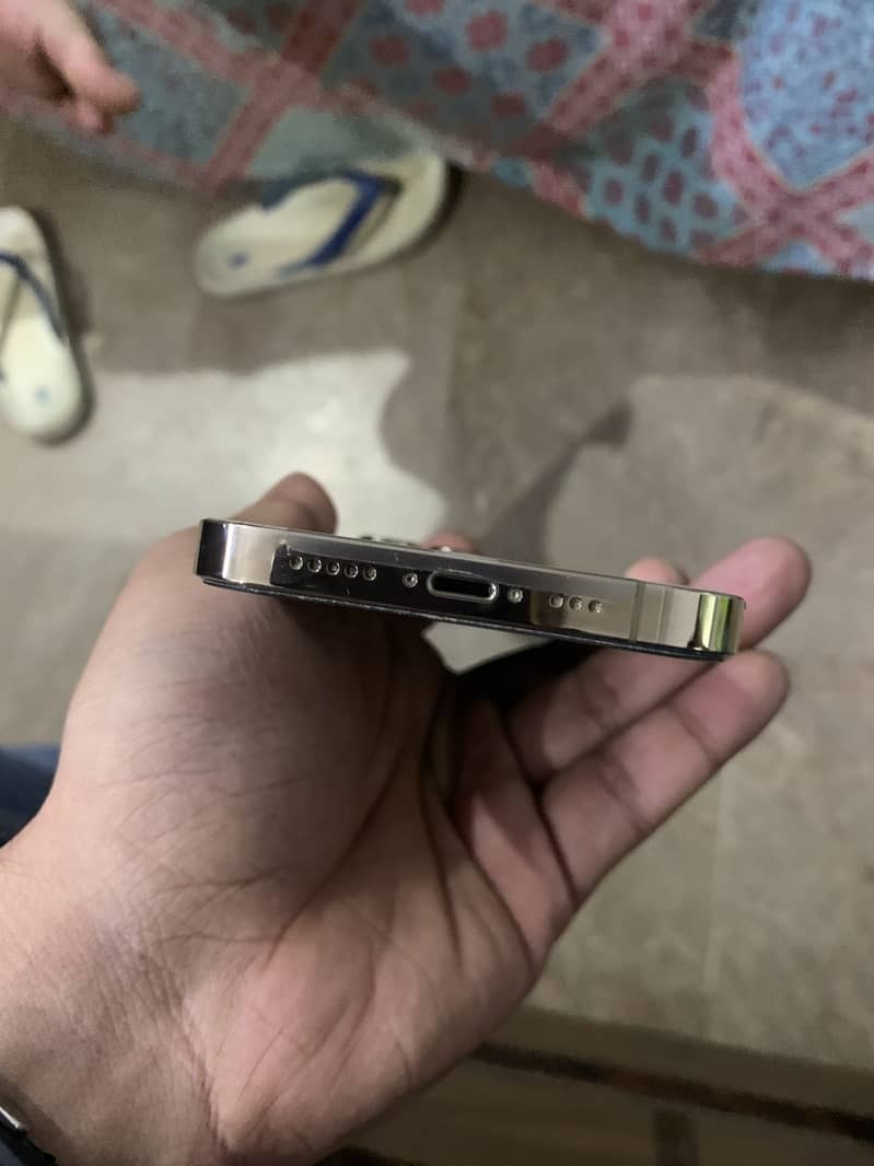 Apple iPhone 13 Pro 2