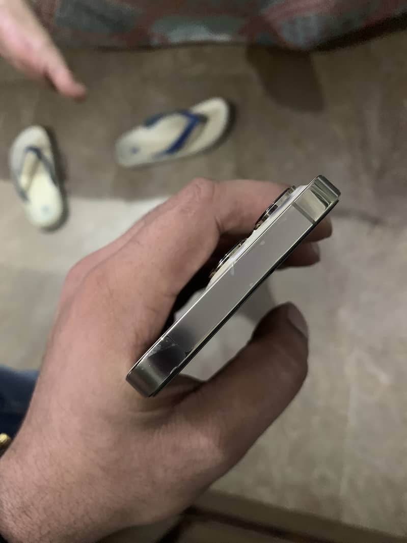 Apple iPhone 13 Pro 4