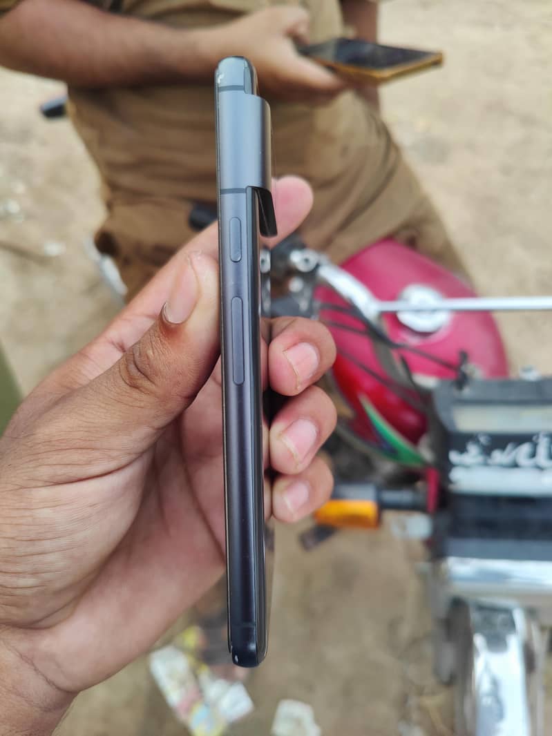 Google Pixel 8 excellent condition 3