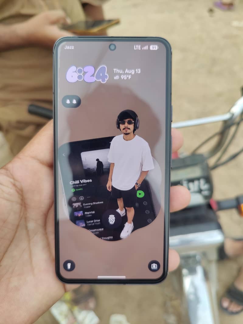 Google Pixel 8 excellent condition 4