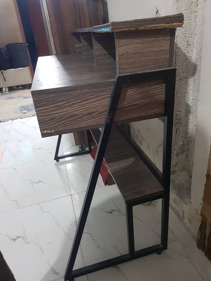 copmputer table 2