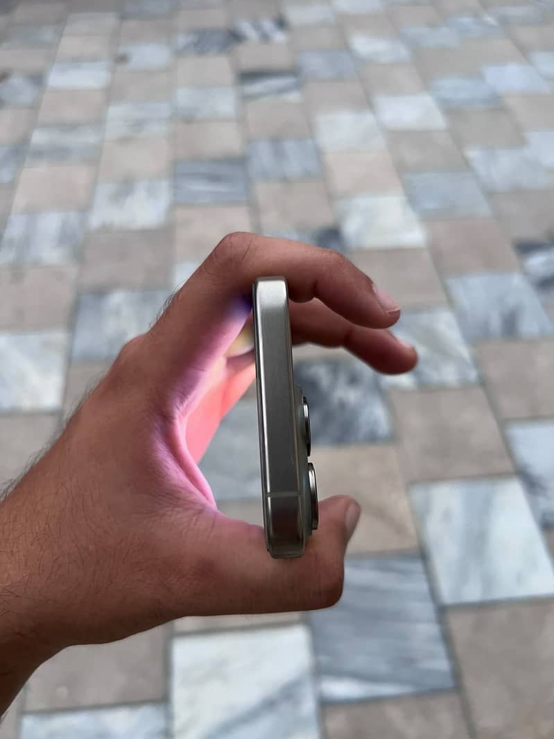 Apple iPhone 15 Pro 3