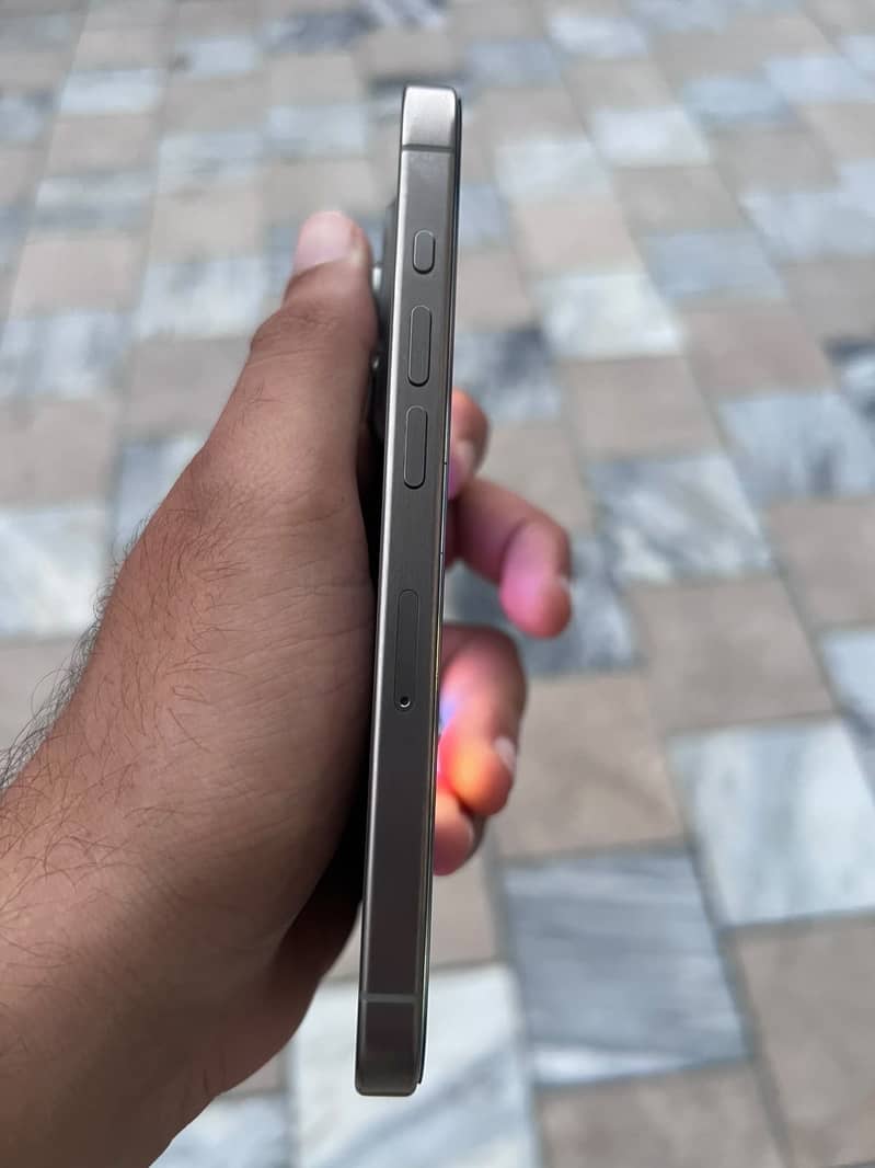 Apple iPhone 15 Pro 6
