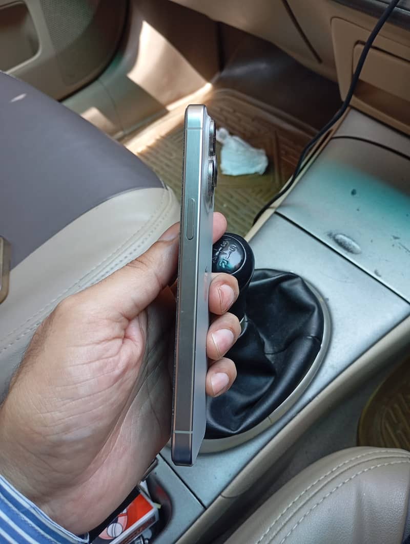 Apple iPhone 15 Pro Max 1