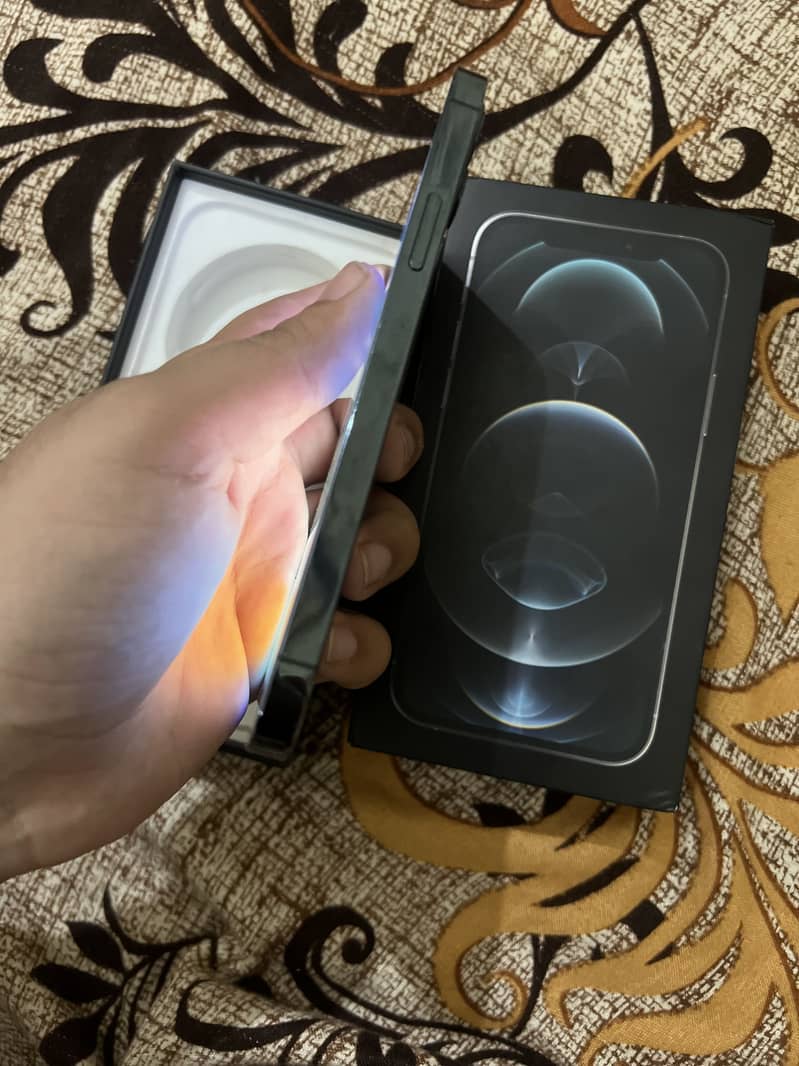 Apple iPhone 12 Pro 2