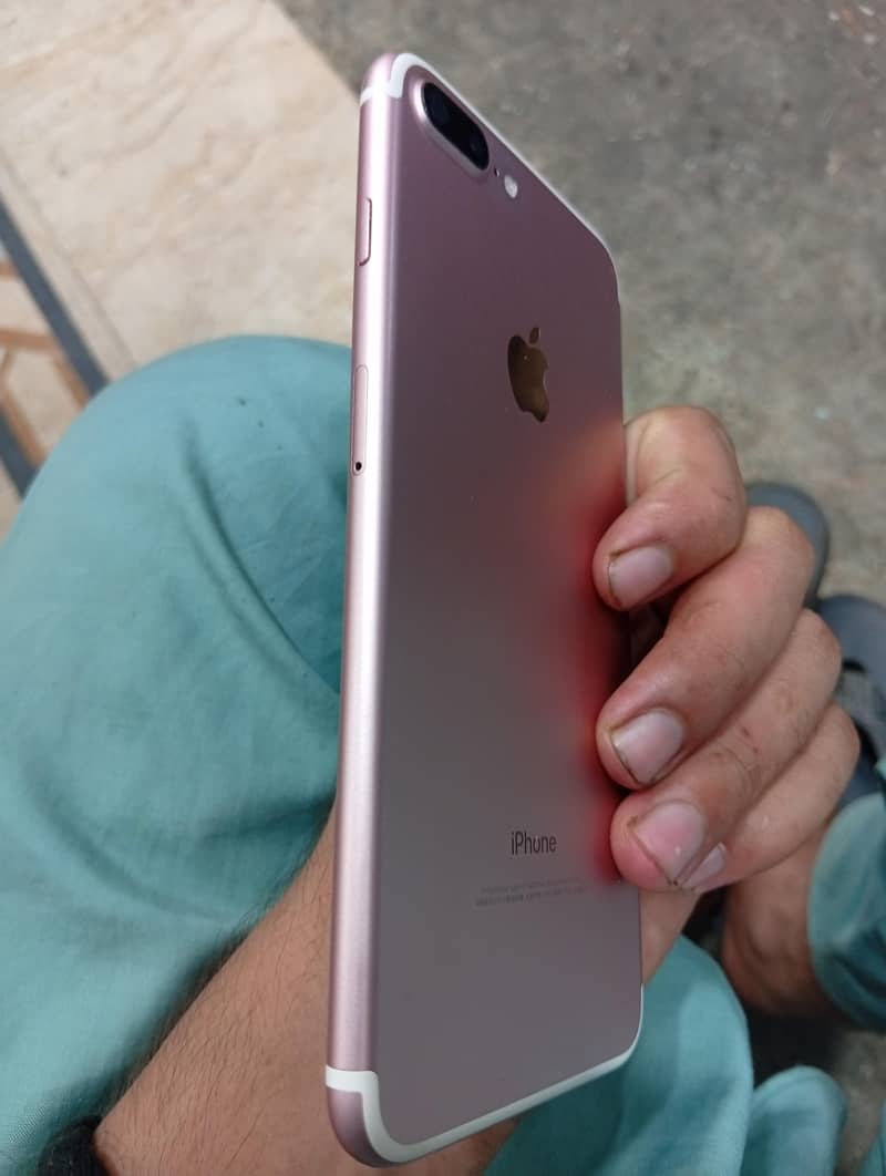 Apple iPhone 7 Plus 1
