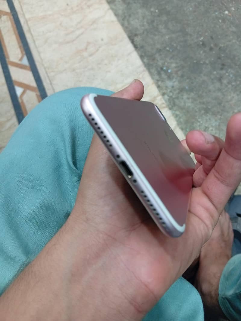 Apple iPhone 7 Plus 2
