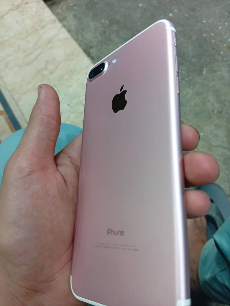 Apple iPhone 7 Plus 3