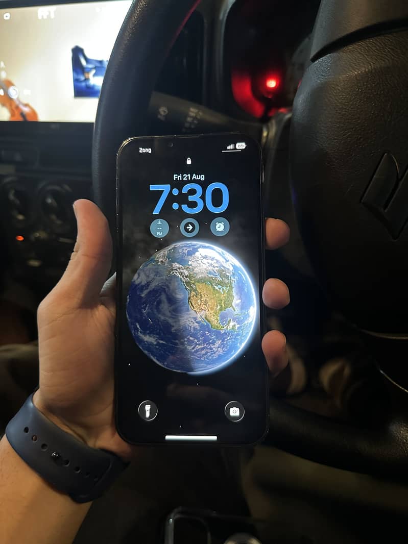 Apple iPhone 13 Pro Max 1