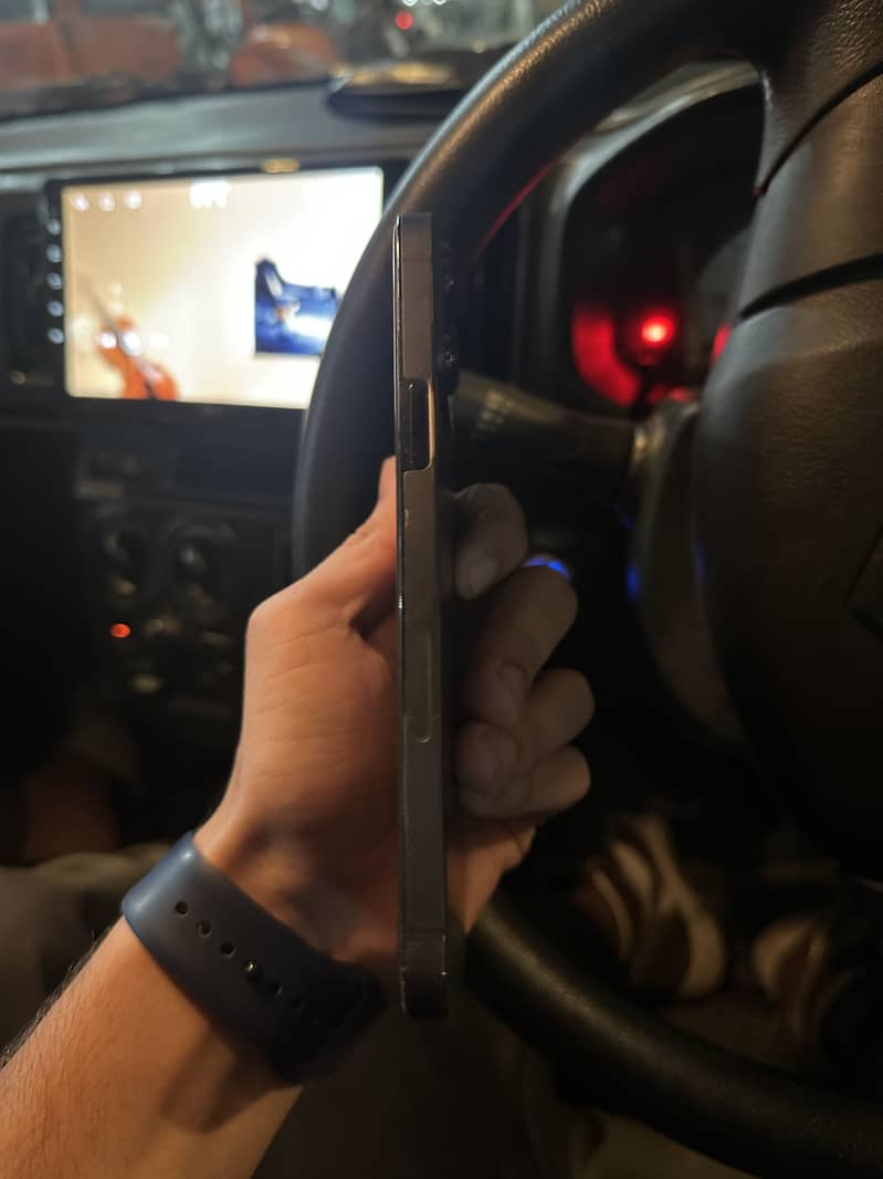 Apple iPhone 13 Pro Max 4
