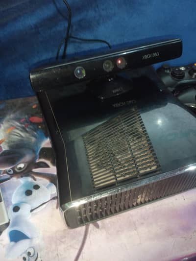 Xbox 360 slim with two controllers HDMI cable power adaptor and Kinect
