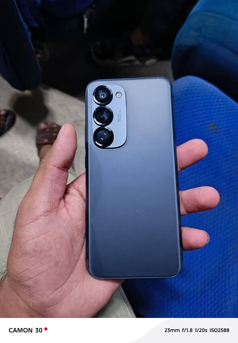 Tecno spark 40 pro plus 4
