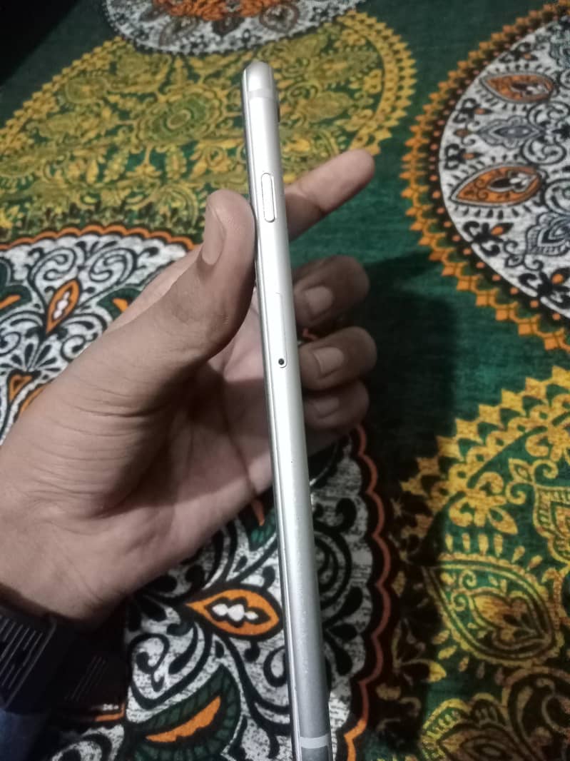 Apple iPhone 6 Plus 2