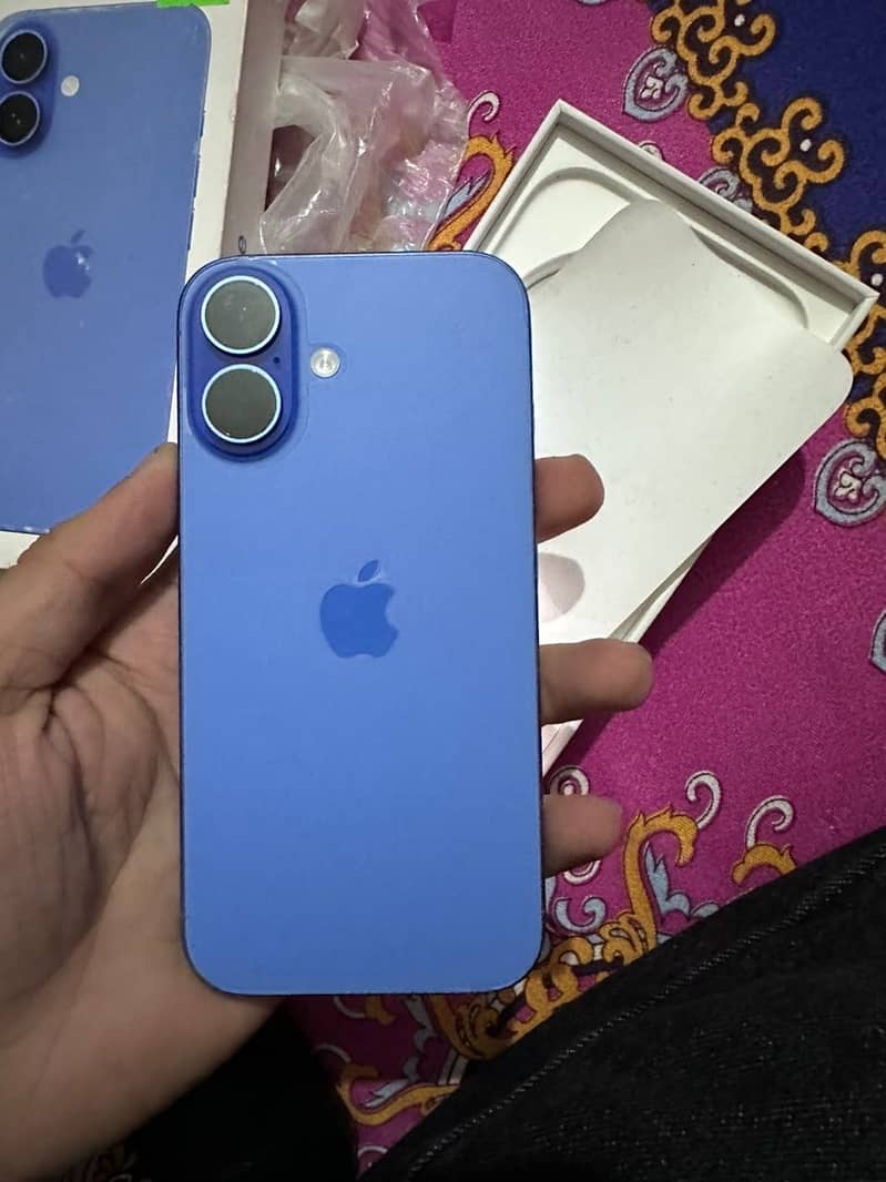 Apple iPhone 16 2