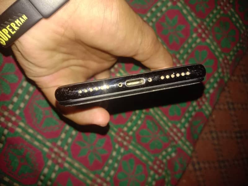 Apple iPhone X 4