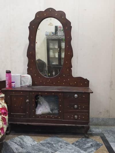 Showcase, Mirror, sandooq