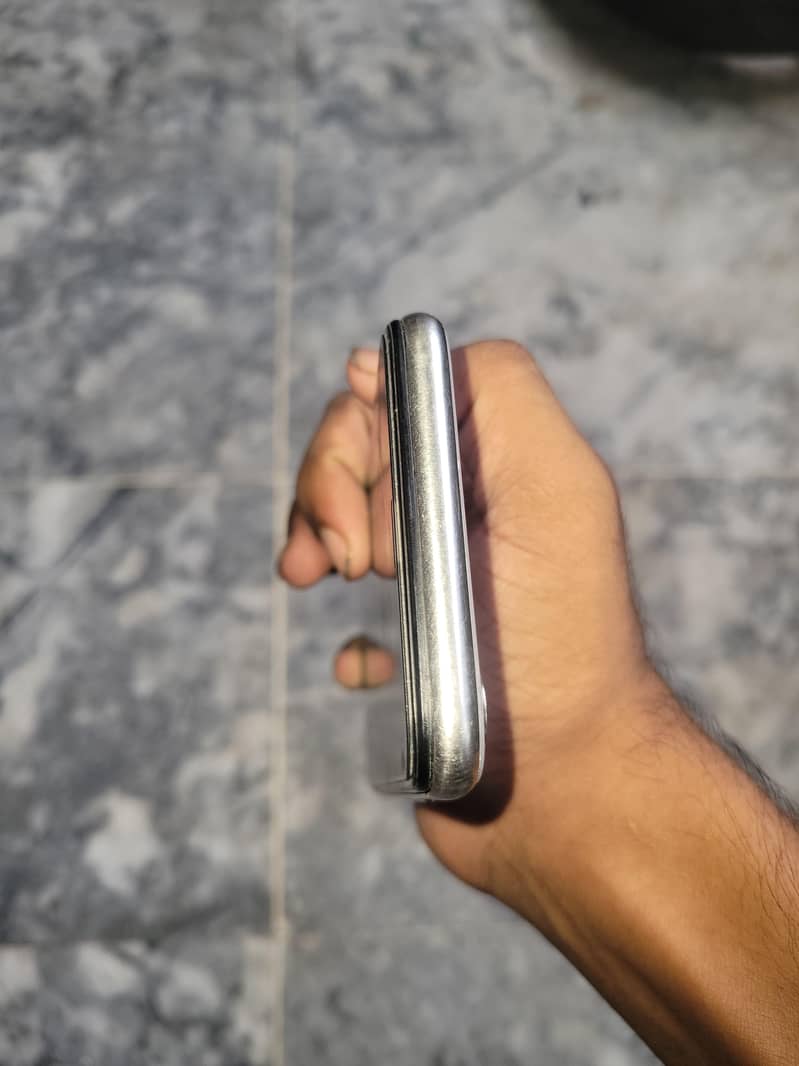 Apple iPhone X 4