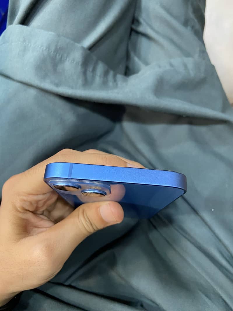 Apple iPhone 13 1