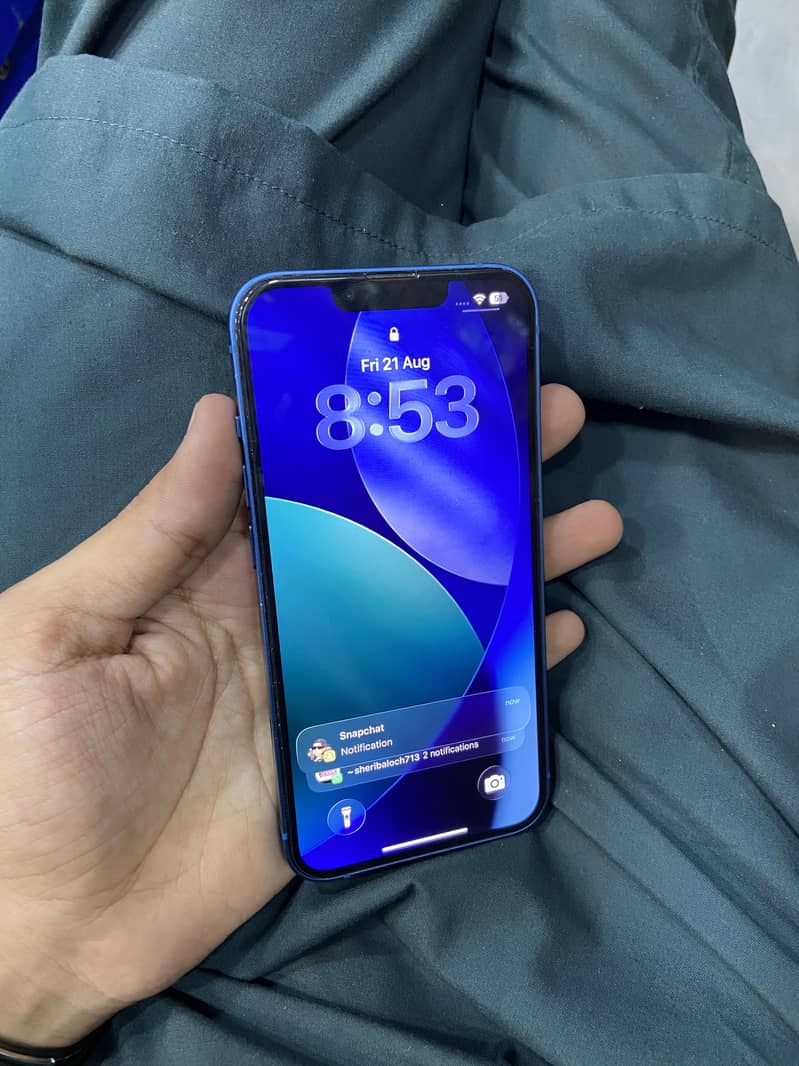 Apple iPhone 13 4