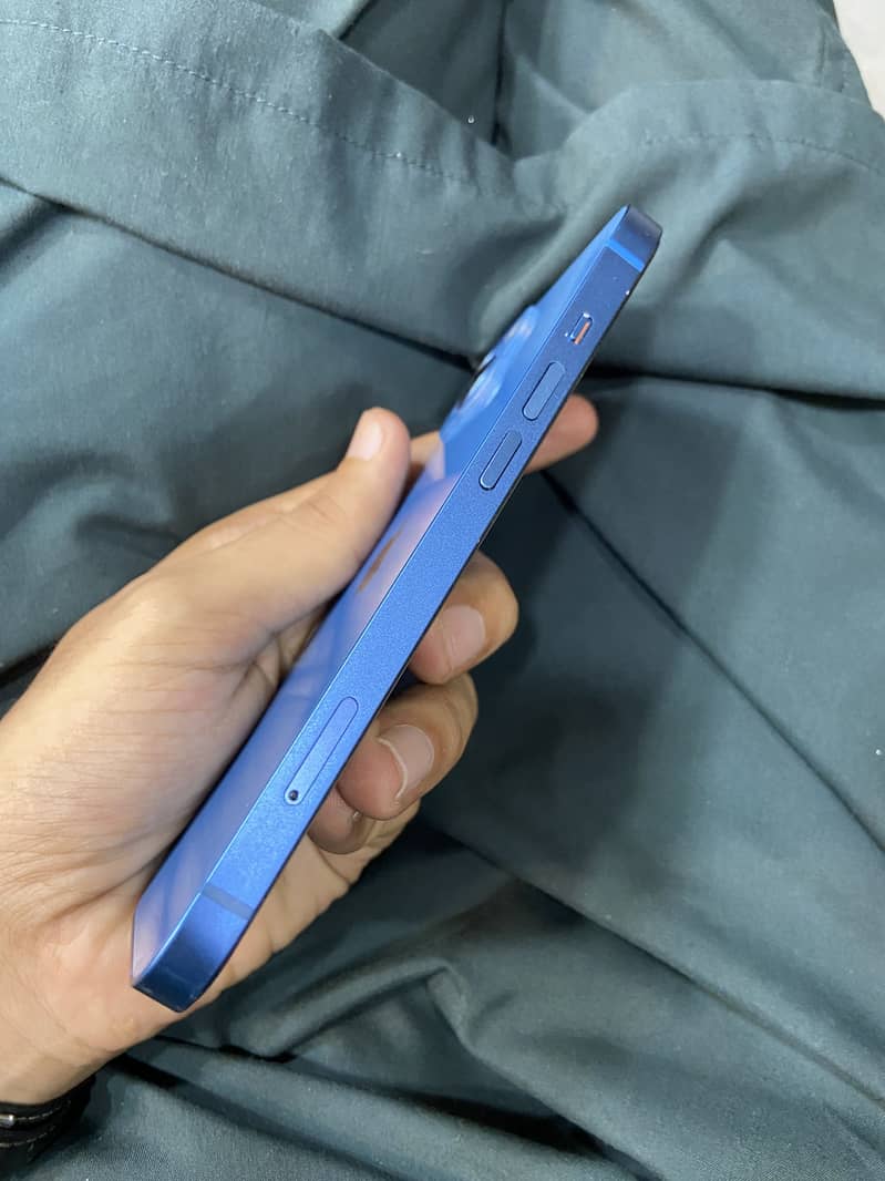 Apple iPhone 13 5