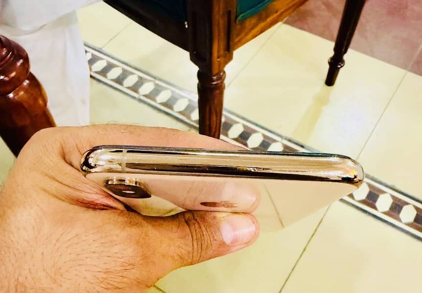 Iphone xs max 4
