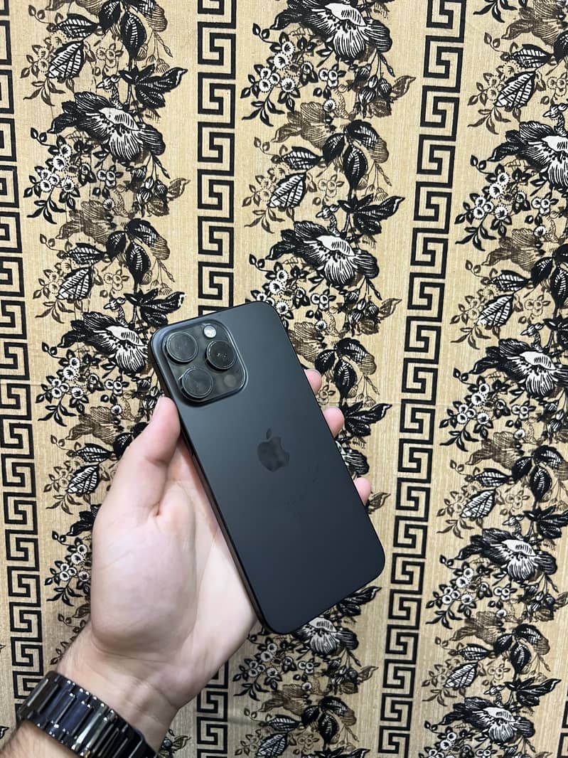 Apple iPhone 15 Pro Max 0