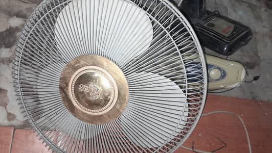 2 bracket fan in working condition