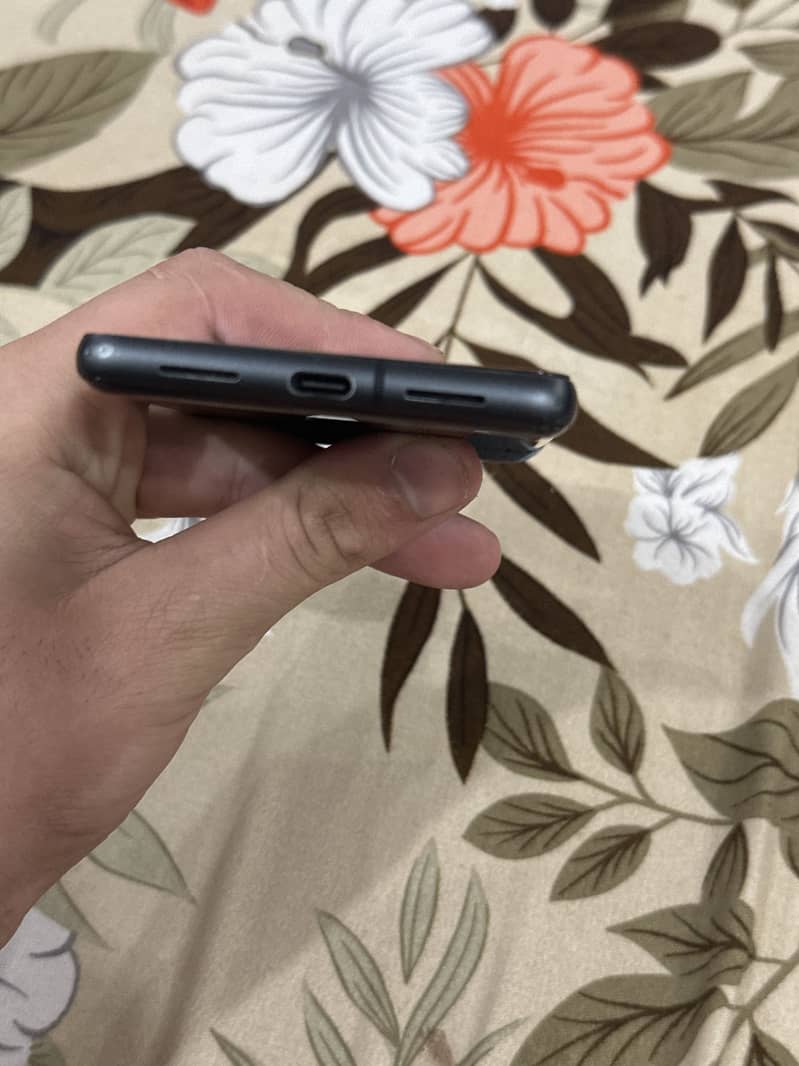 Google Pixel 7 4