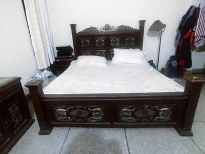 King Size Bed Set/2 Side Tables/Dressing table with mirror
