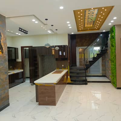 1 canal house available for rent with 26 kv solar