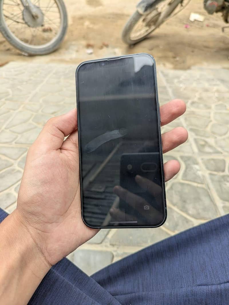 Apple iPhone 13 2