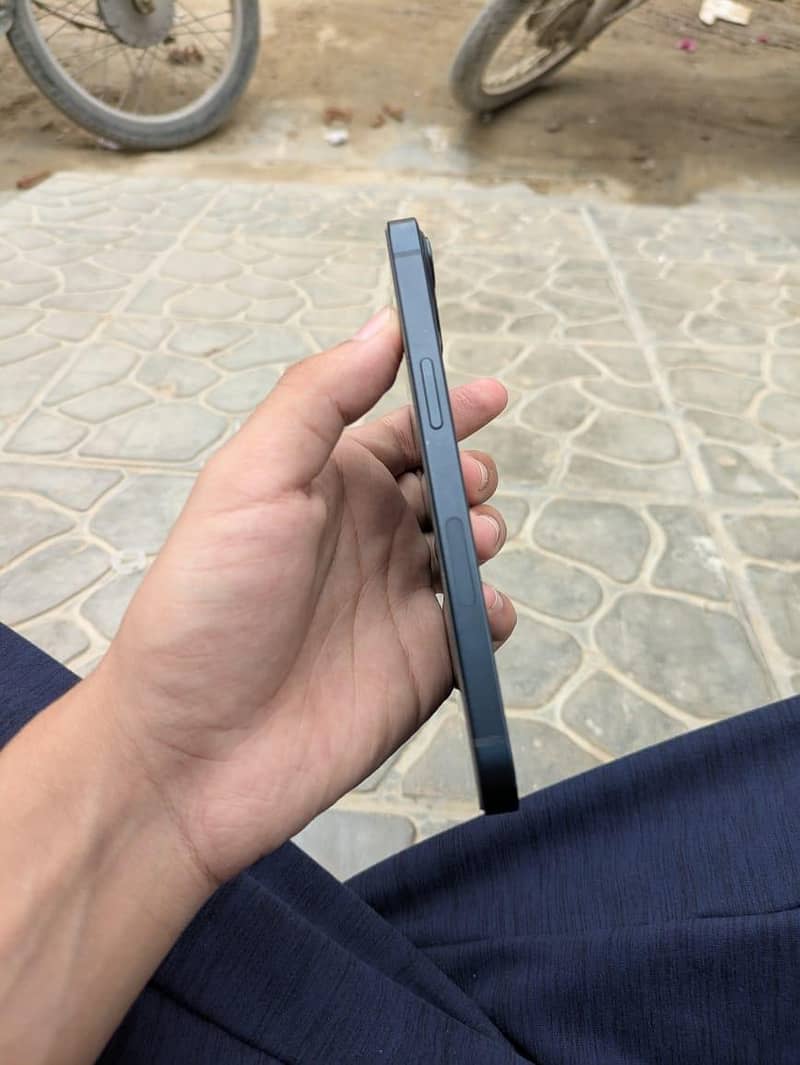 Apple iPhone 13 4