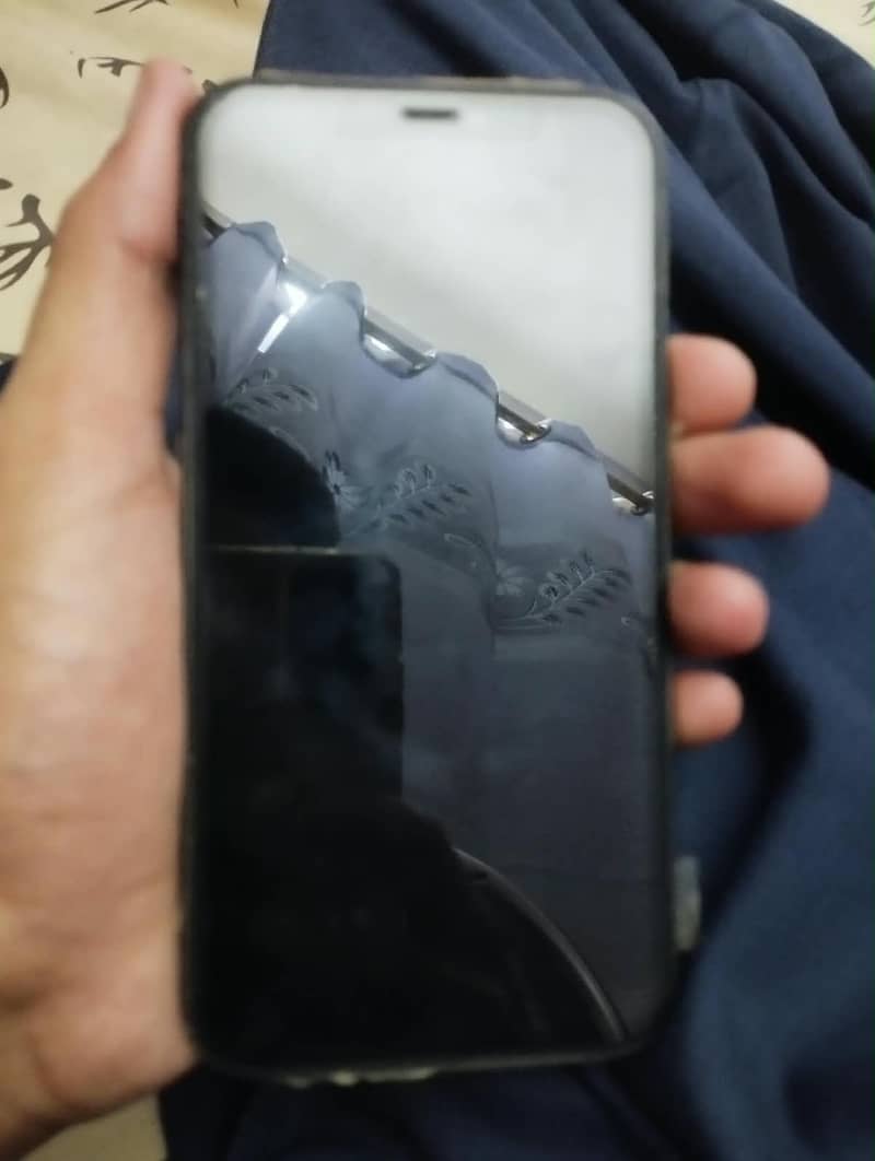 Apple iPhone 11 3