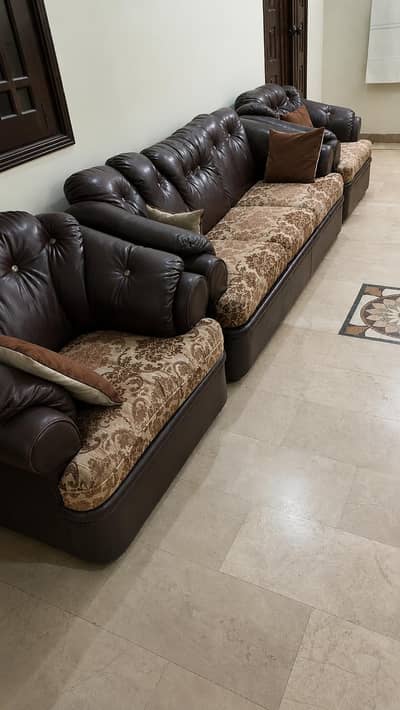 5 setter sofa set with cutions good in condition