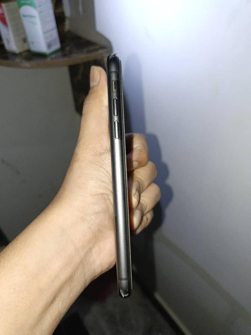 Apple iPhone 11 3