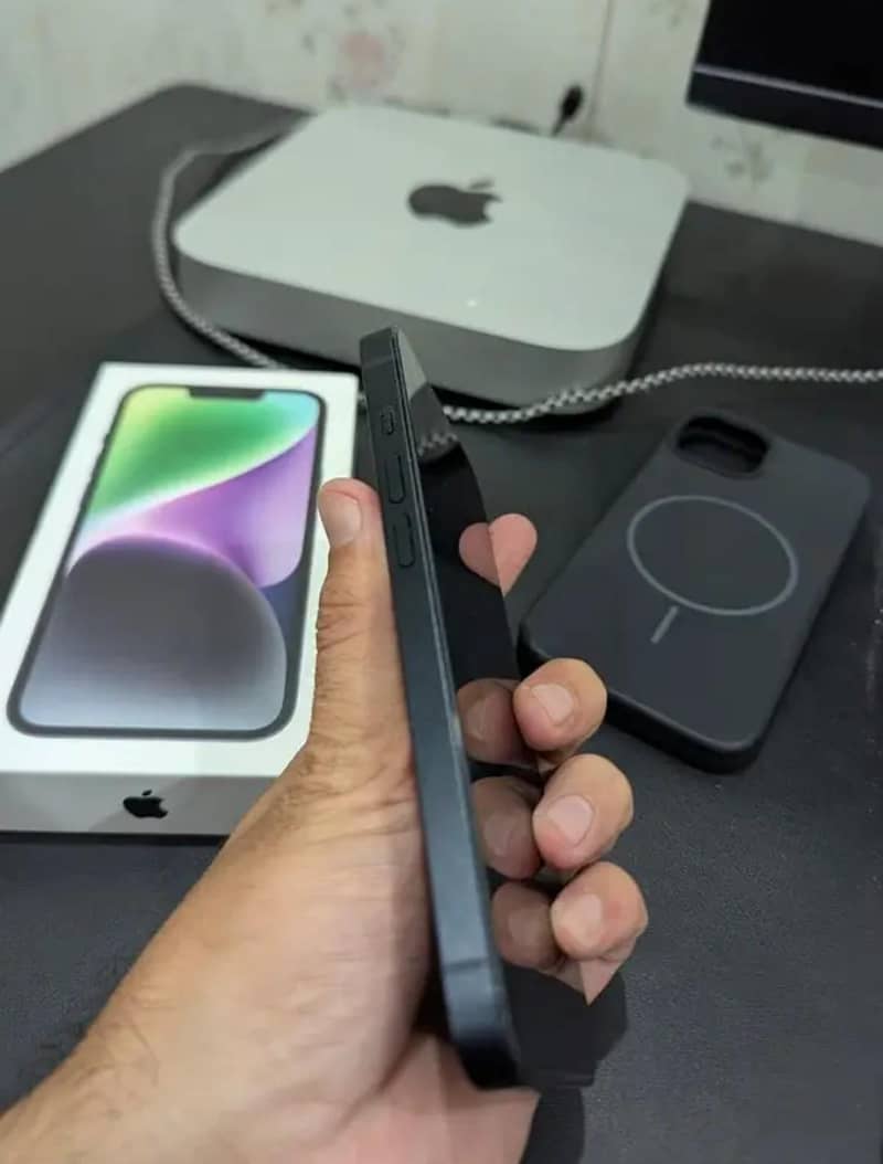 Apple iPhone 12 1