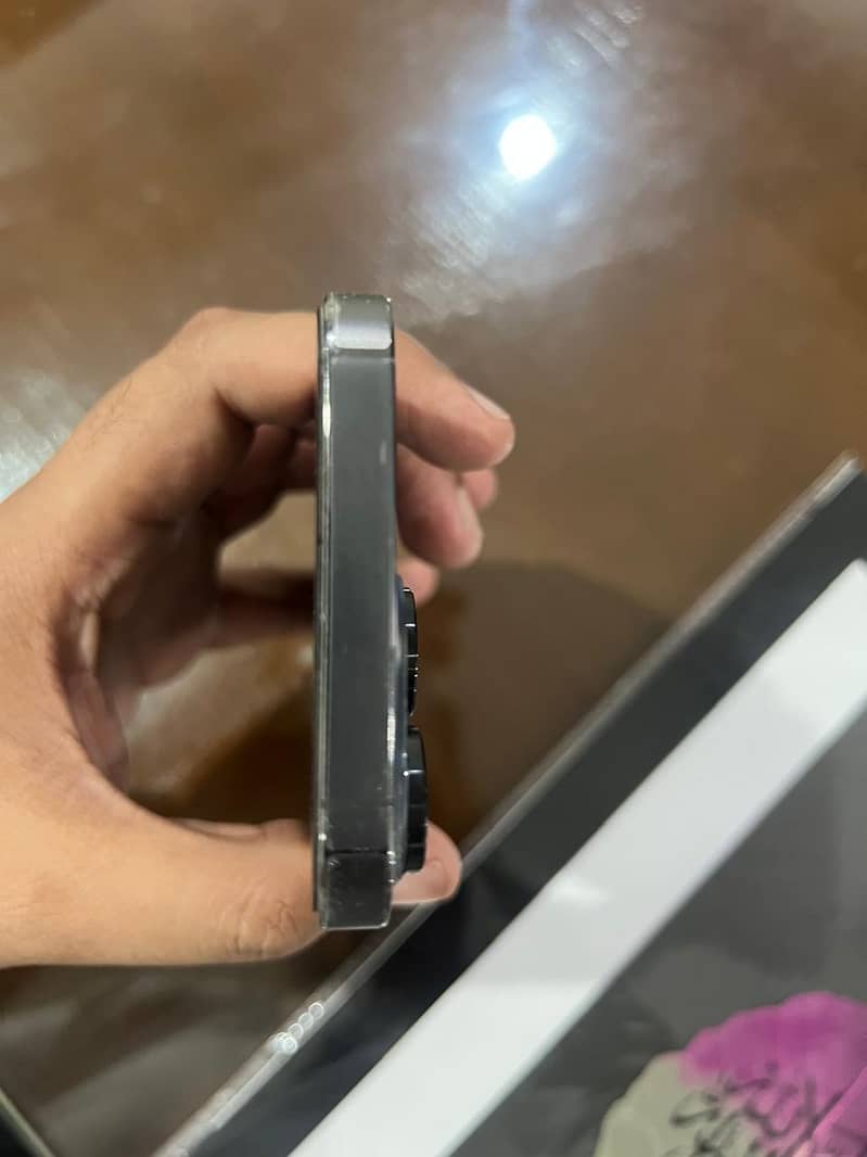 Apple iPhone 13 Pro 2