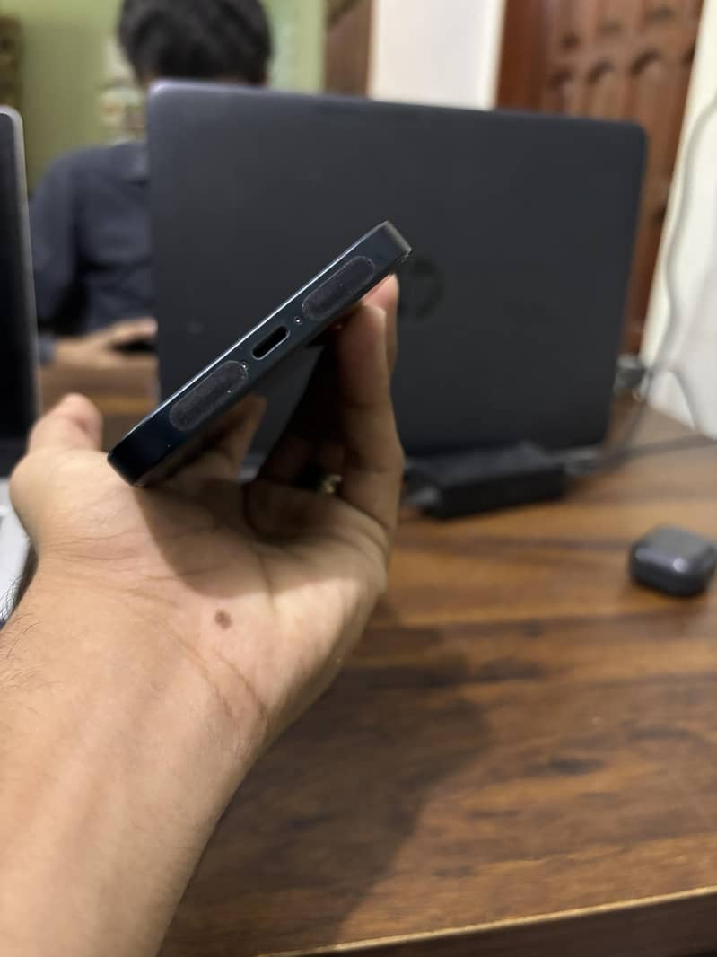 Apple iPhone 13 1