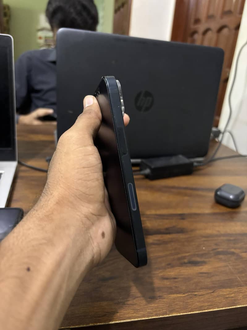 Apple iPhone 13 4