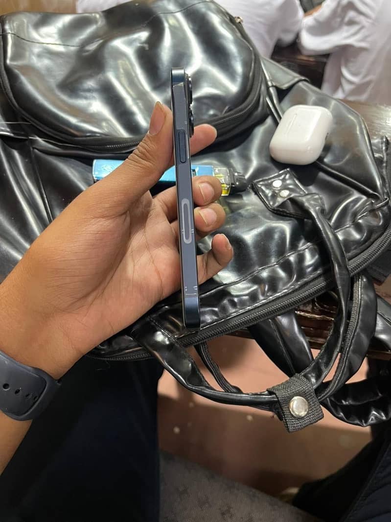 Apple iPhone 14 5