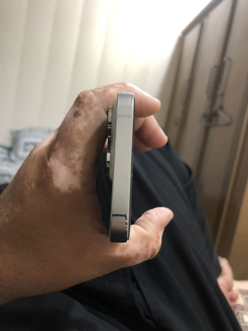 Apple iPhone 14 Pro 4