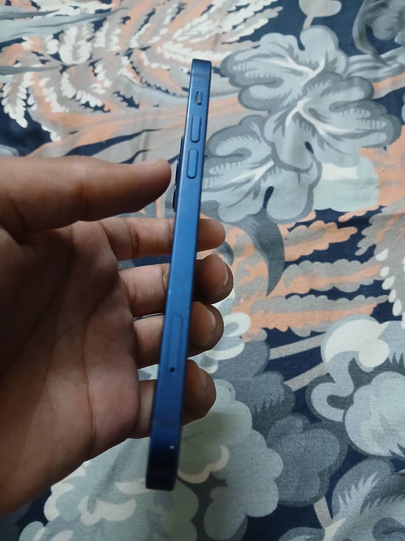 Apple iPhone 12 3
